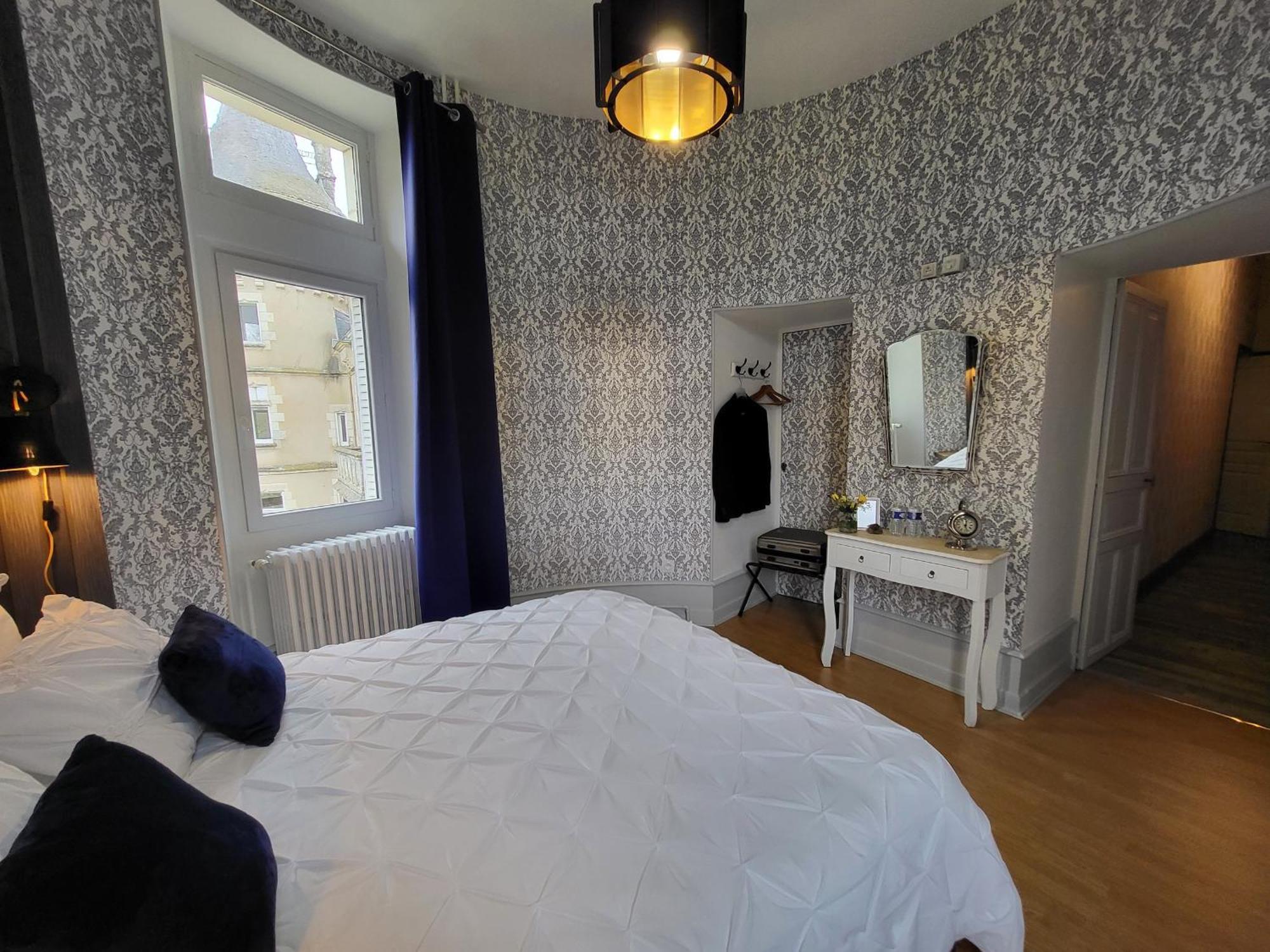Sejour De Charme Au Chateau Avec Petit-Dejeuner Et Parking - Fr-1-591-705 Cluis Экстерьер фото