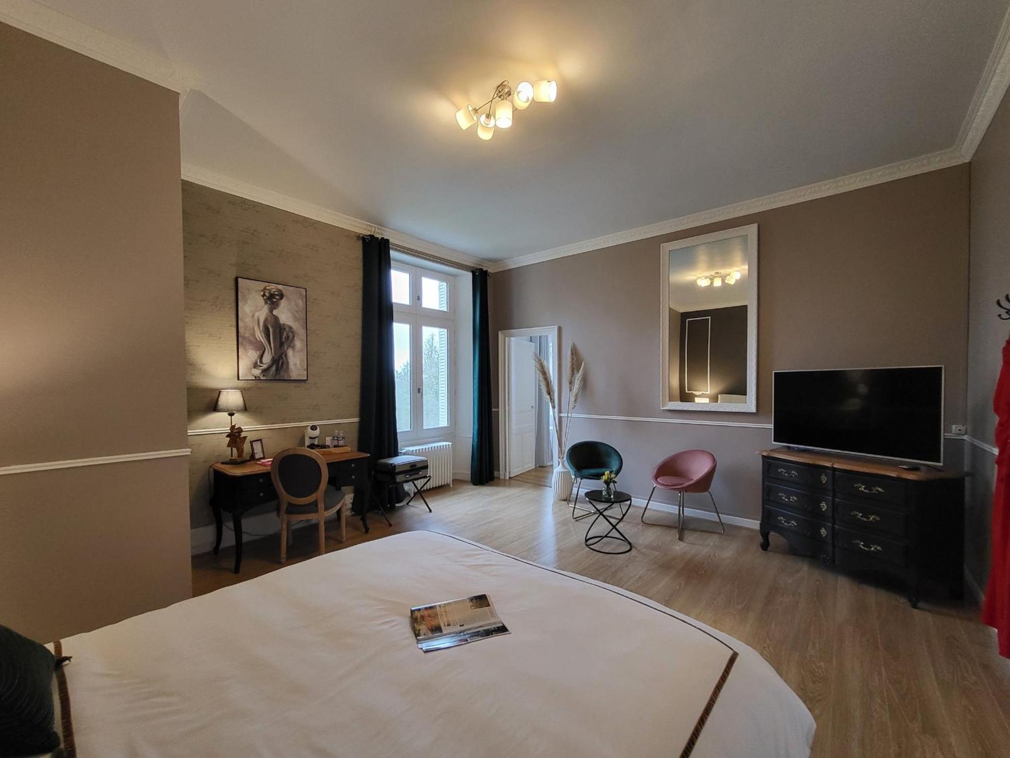 Sejour De Charme Au Chateau Avec Petit-Dejeuner Et Parking - Fr-1-591-705 Cluis Экстерьер фото