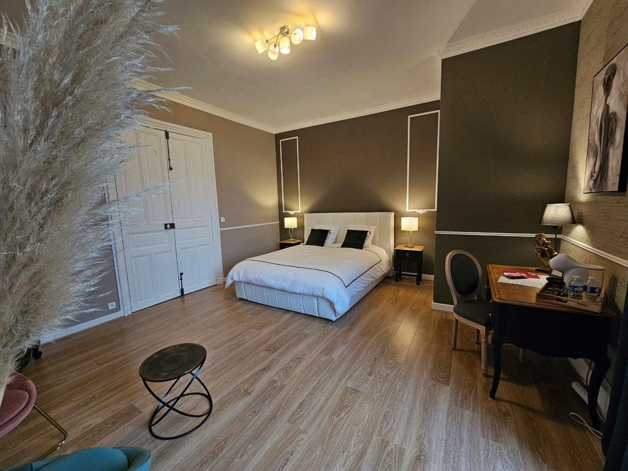 Sejour De Charme Au Chateau Avec Petit-Dejeuner Et Parking - Fr-1-591-705 Cluis Экстерьер фото